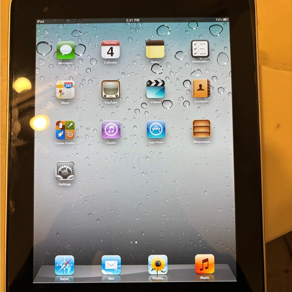 1st GEN Apple iPad Silver Tablet